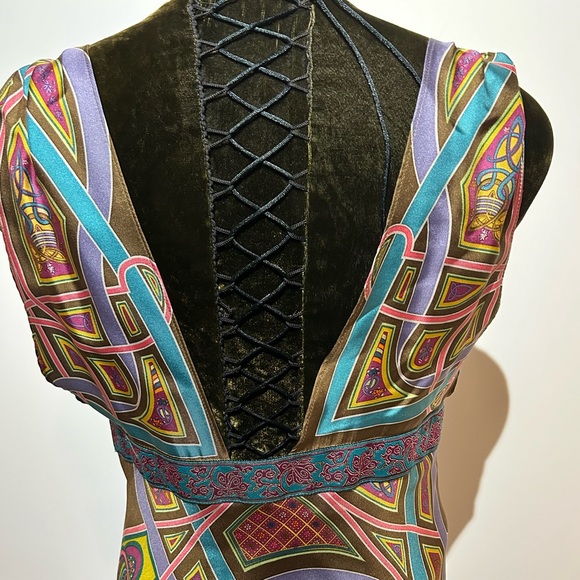 NWOT - Nicole Miller Collection - Celtic pattern 100% Silk dress, size 8 - Picture 4 of 4
